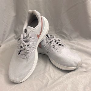 Womens Nike run swift size 9